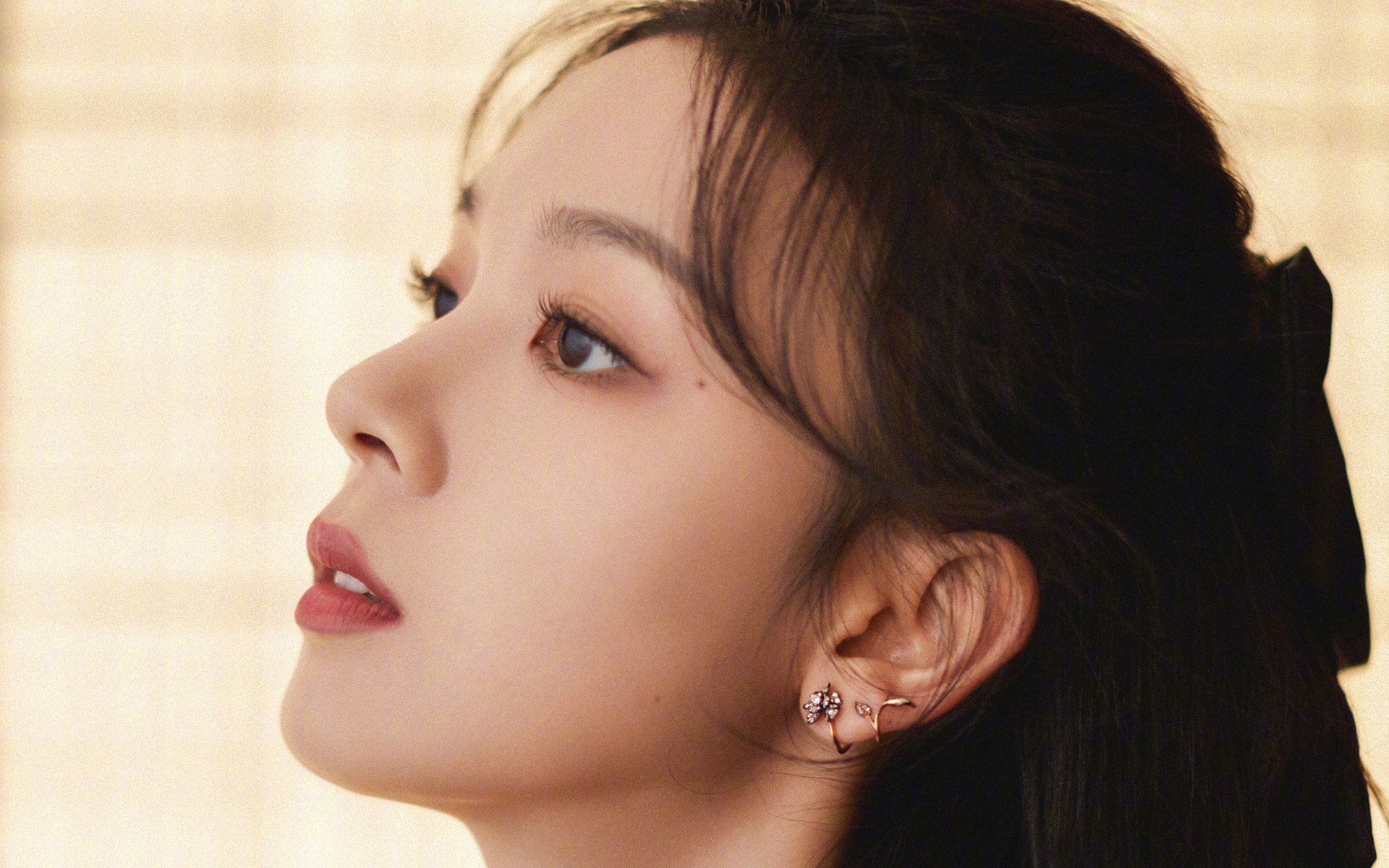 -中国女足在比赛中展现出优雅的踢球风格，中国女足好样的