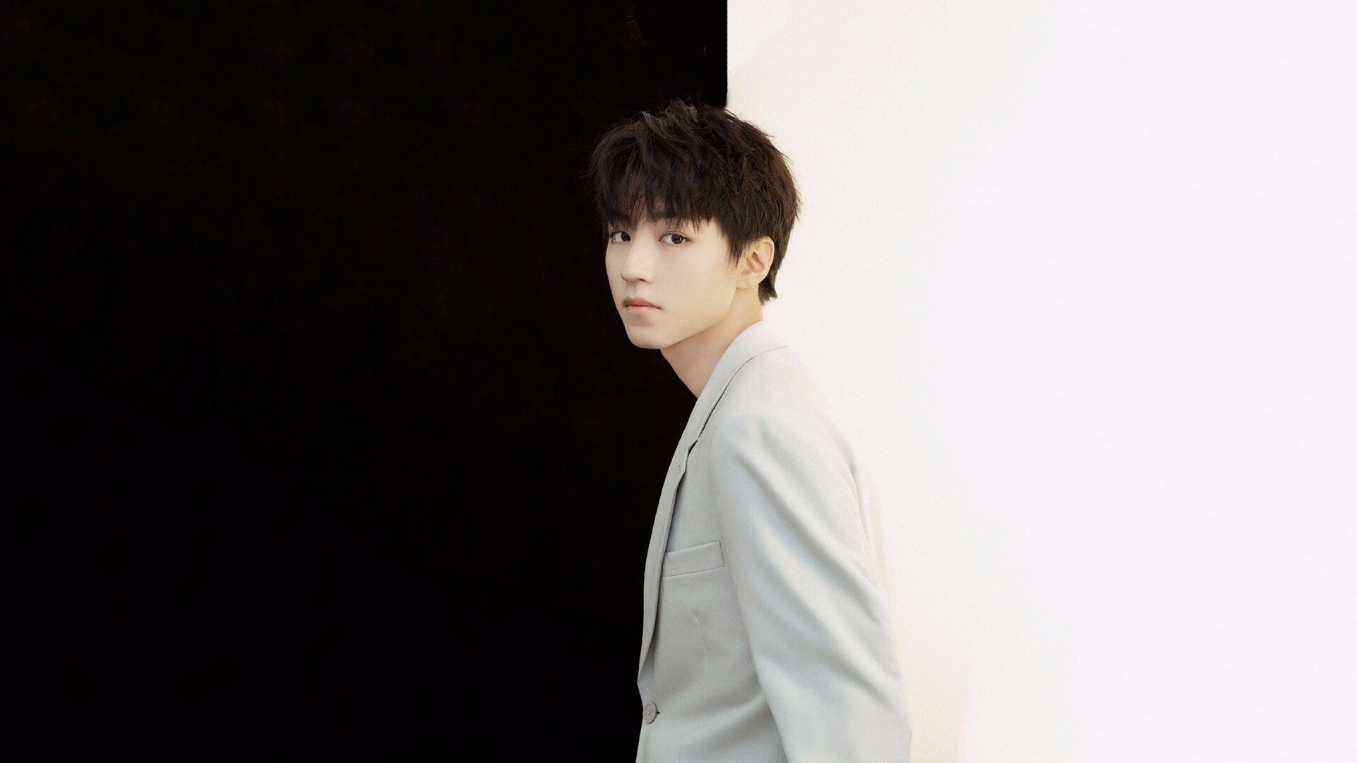 九游下载安装-莱斯特城球迷热情高涨，支持球队重返巅峰，莱斯特城集锦